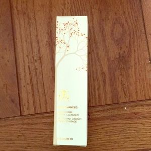 RE9 Smoothing Facial cleanser new in box